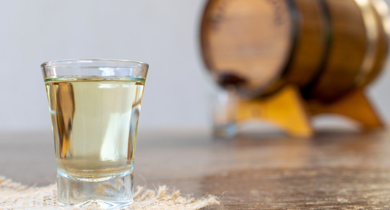 Cachaça envelhecida (imagem: Canva)